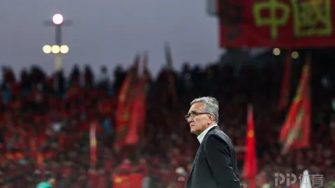 胡明轩惊艳表现，底角神投助威，11投5中&三分8投4中，砍下15分4篮板5助攻，正负值高达+11。